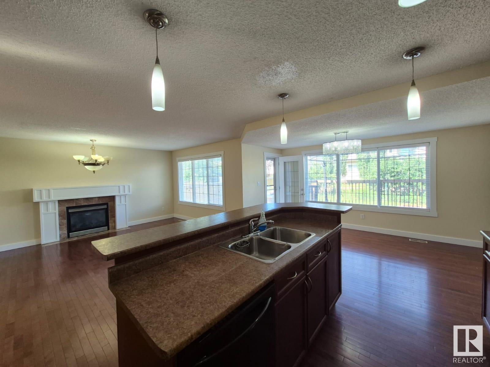 Photo 9 of 8361 Shaske Cr Nw, Edmonton AB