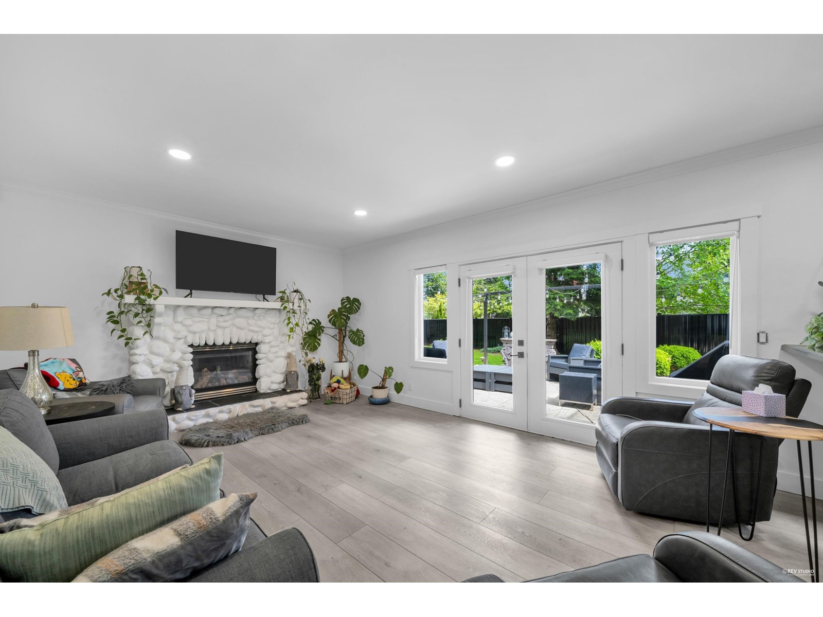 Photo 4 of 13591 19 Avenue, Surrey BC