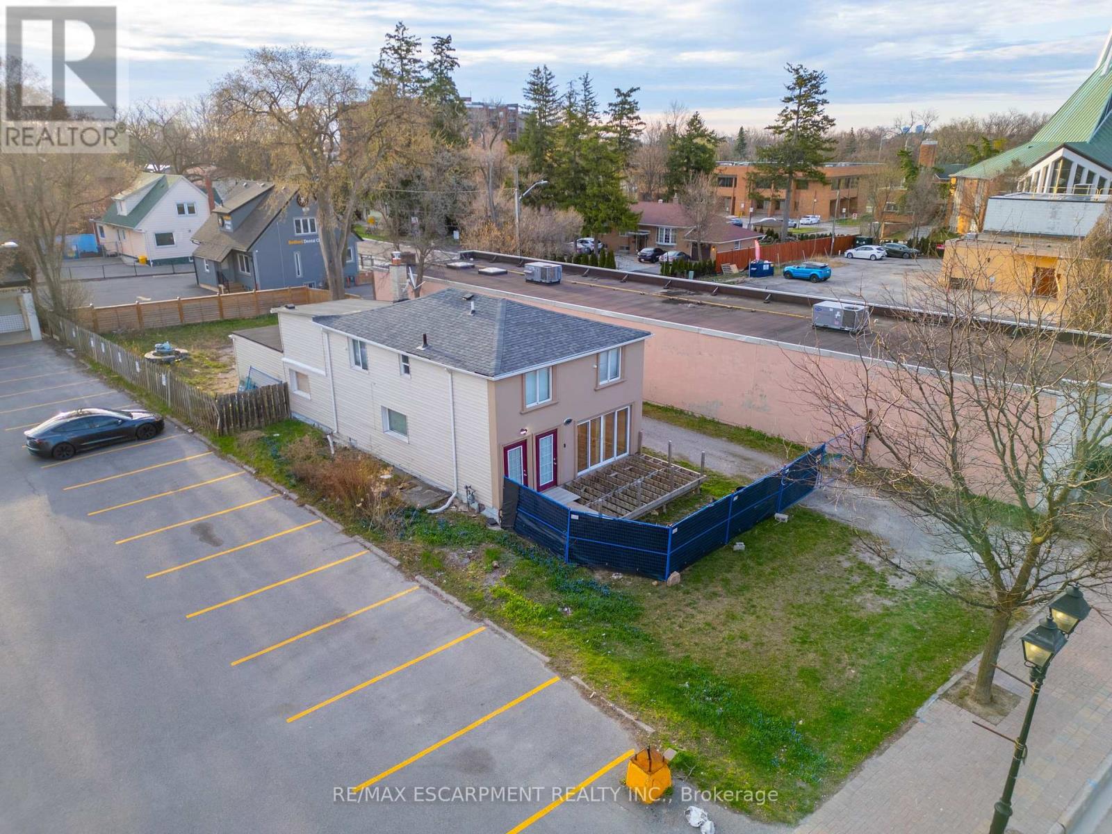 Photo 4 of 10329 Yonge Street, Richmond Hill ON