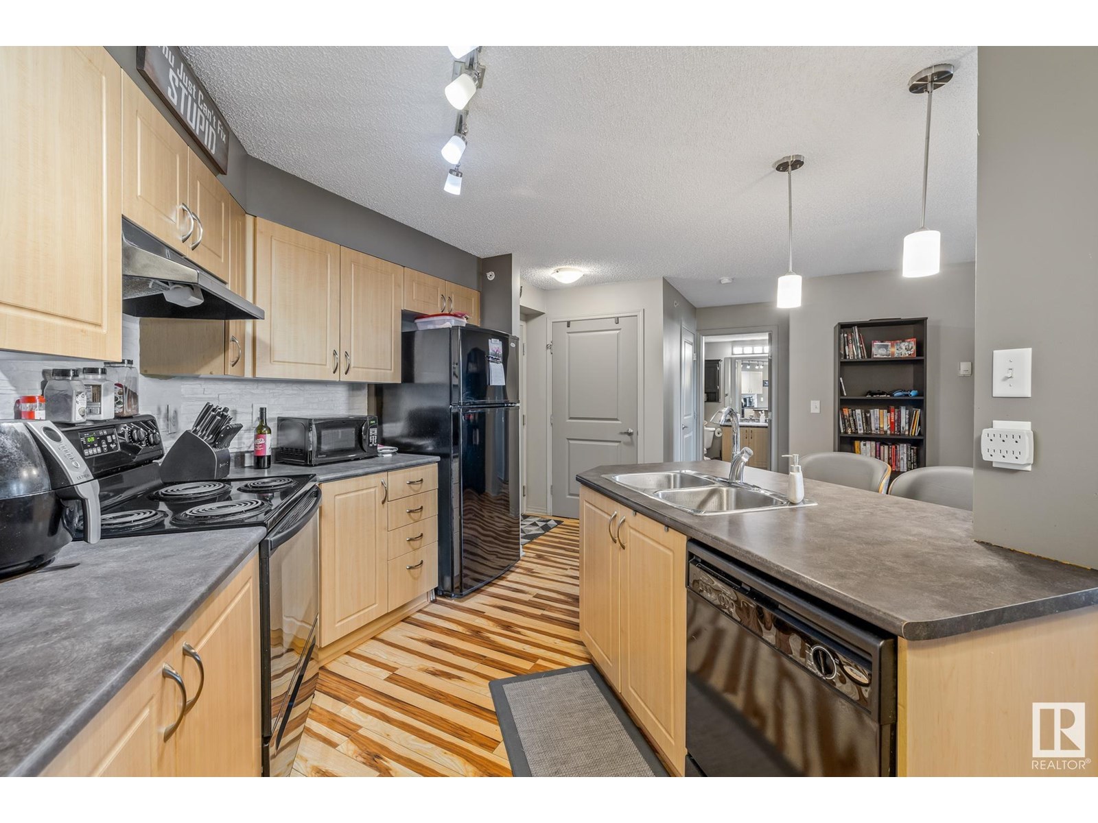 Photo 11 of 412 11449 Ellerslie Rd Sw, Edmonton AB