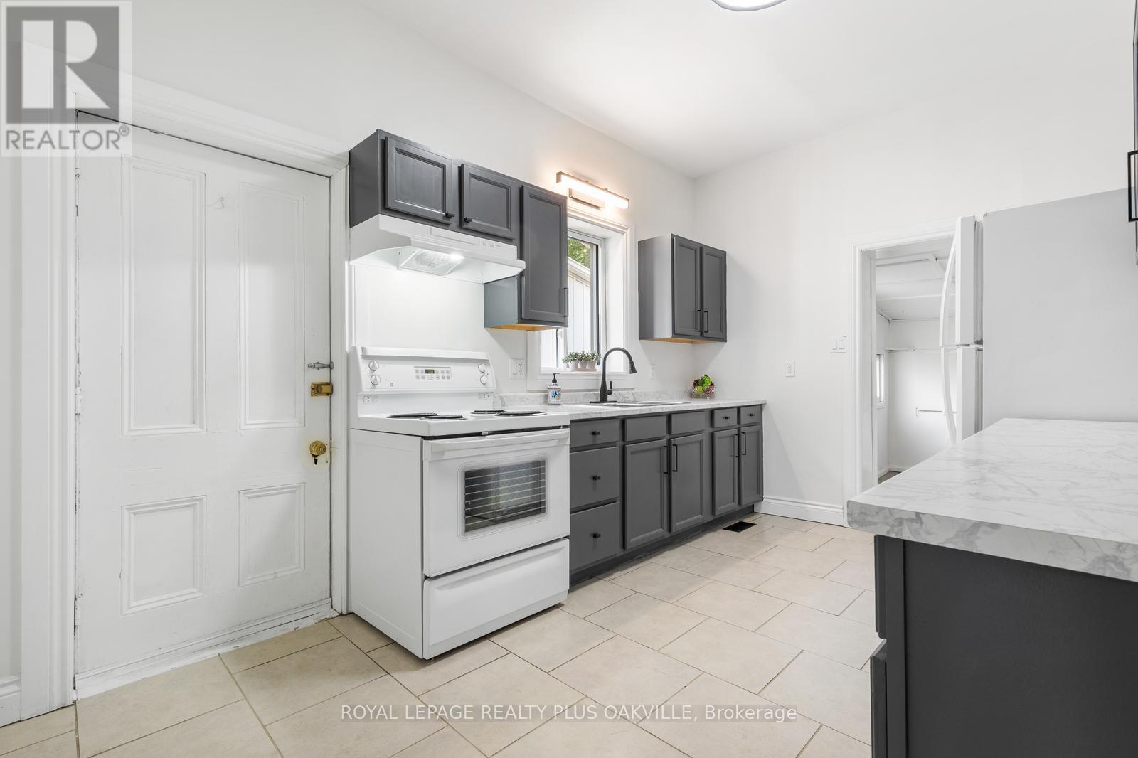 Photo 16 of 213 Darling Street, Brantford ON