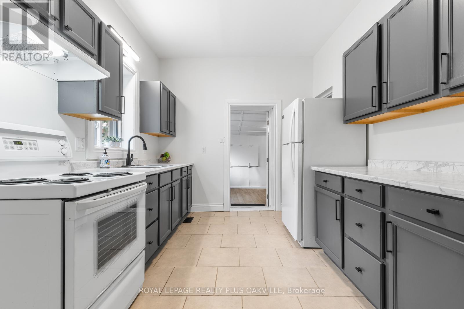 Photo 17 of 213 Darling Street, Brantford ON