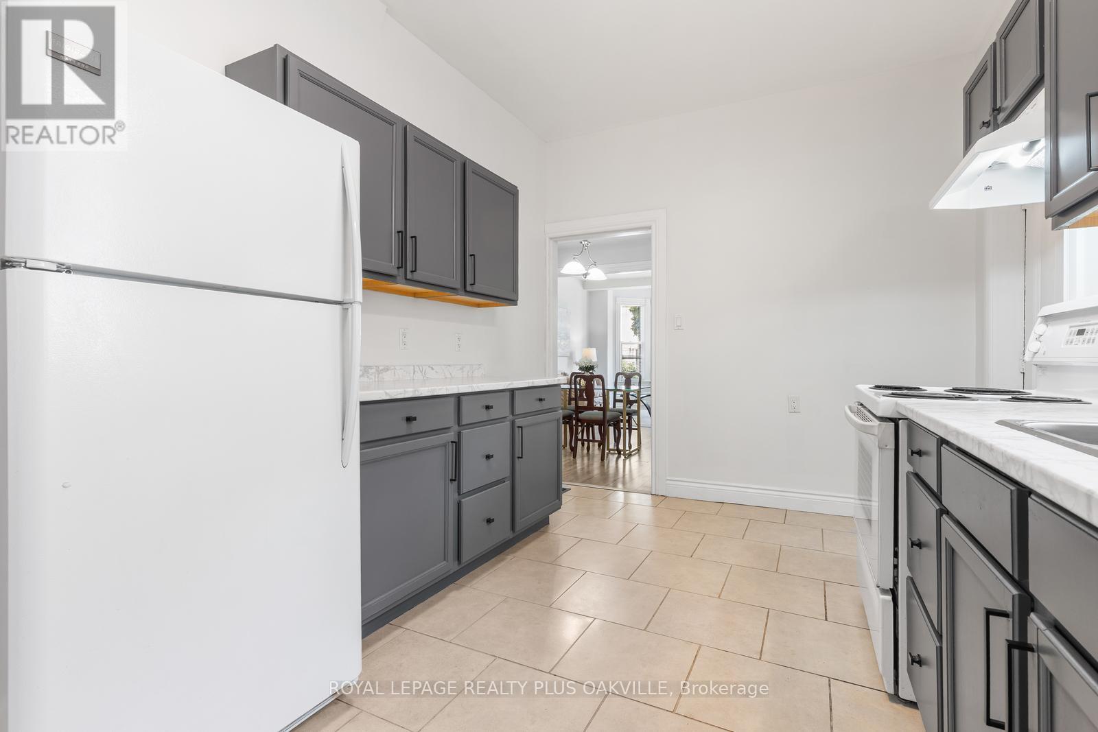 Photo 18 of 213 Darling Street, Brantford ON