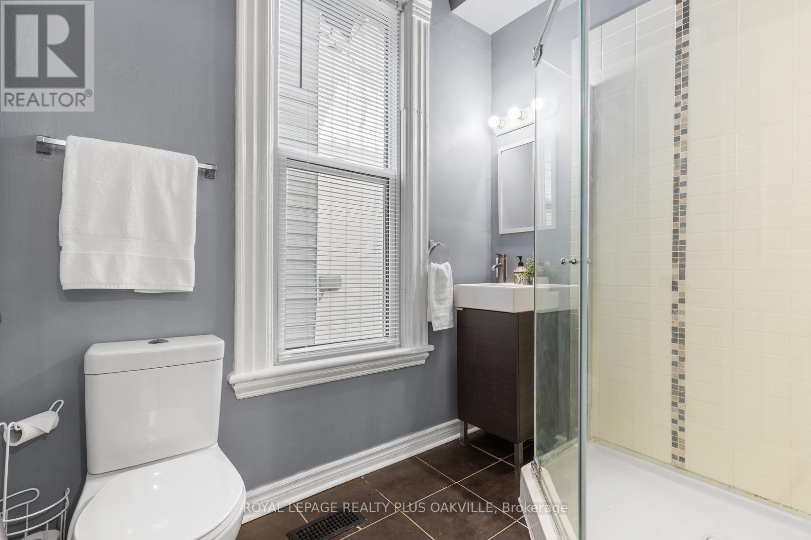 Photo 19 of 213 Darling Street, Brantford ON
