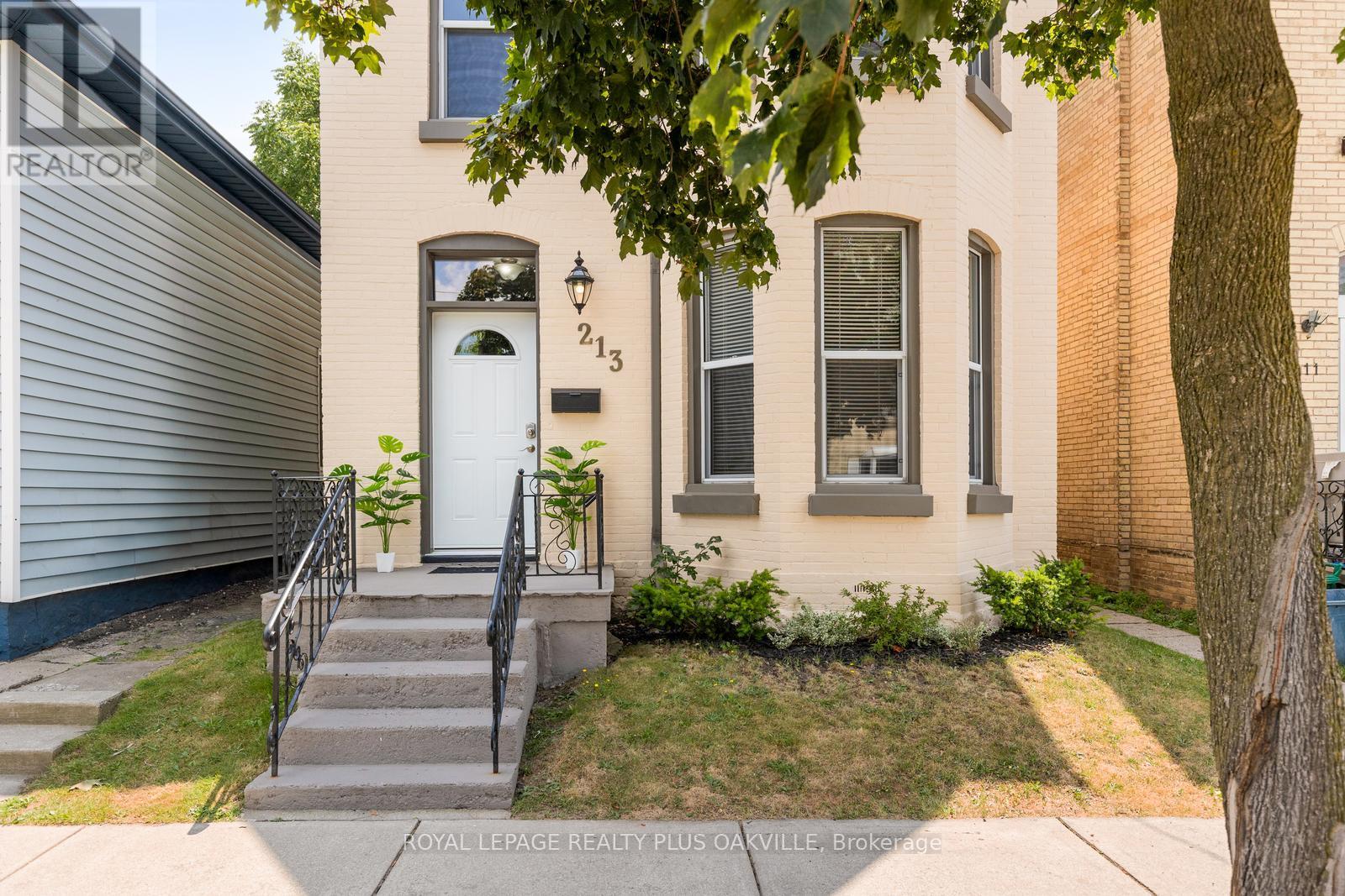 Photo 2 of 213 Darling Street, Brantford ON