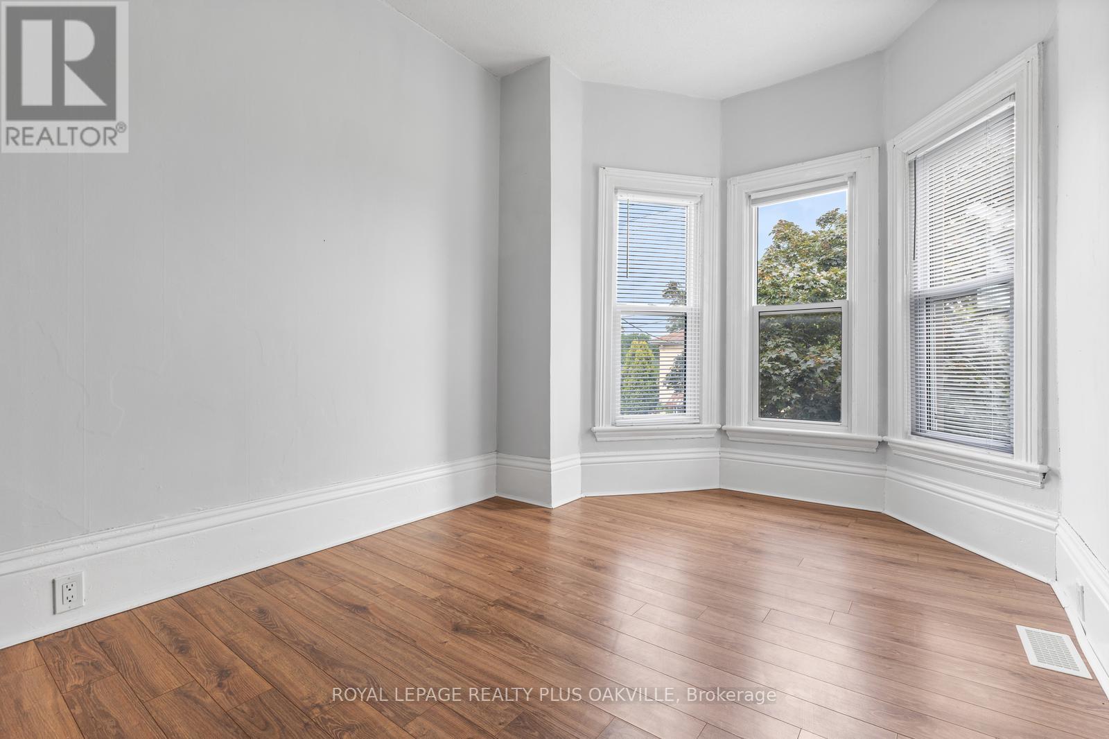 Photo 22 of 213 Darling Street, Brantford ON