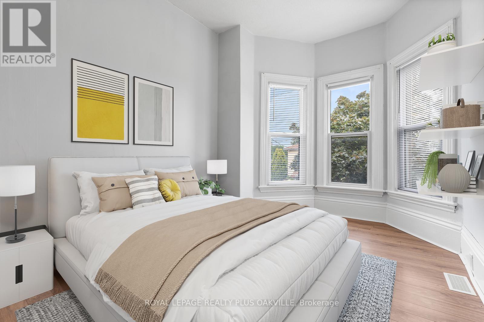 Photo 23 of 213 Darling Street, Brantford ON