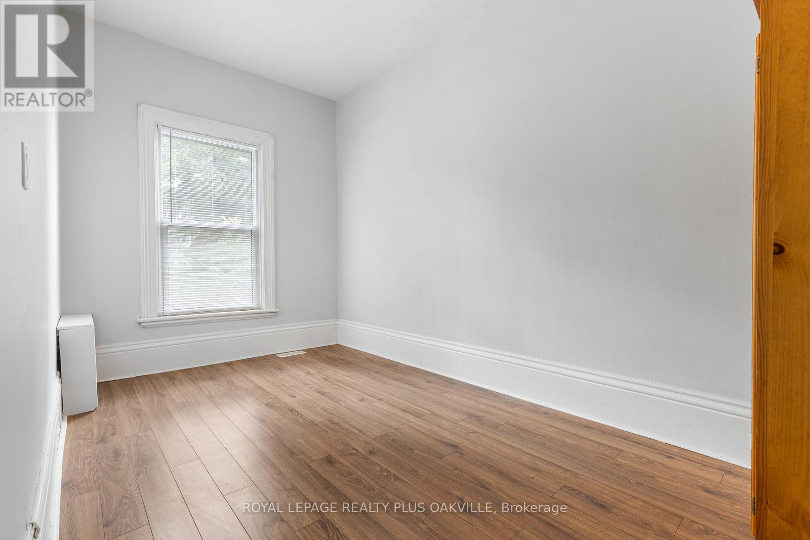 Photo 25 of 213 Darling Street, Brantford ON