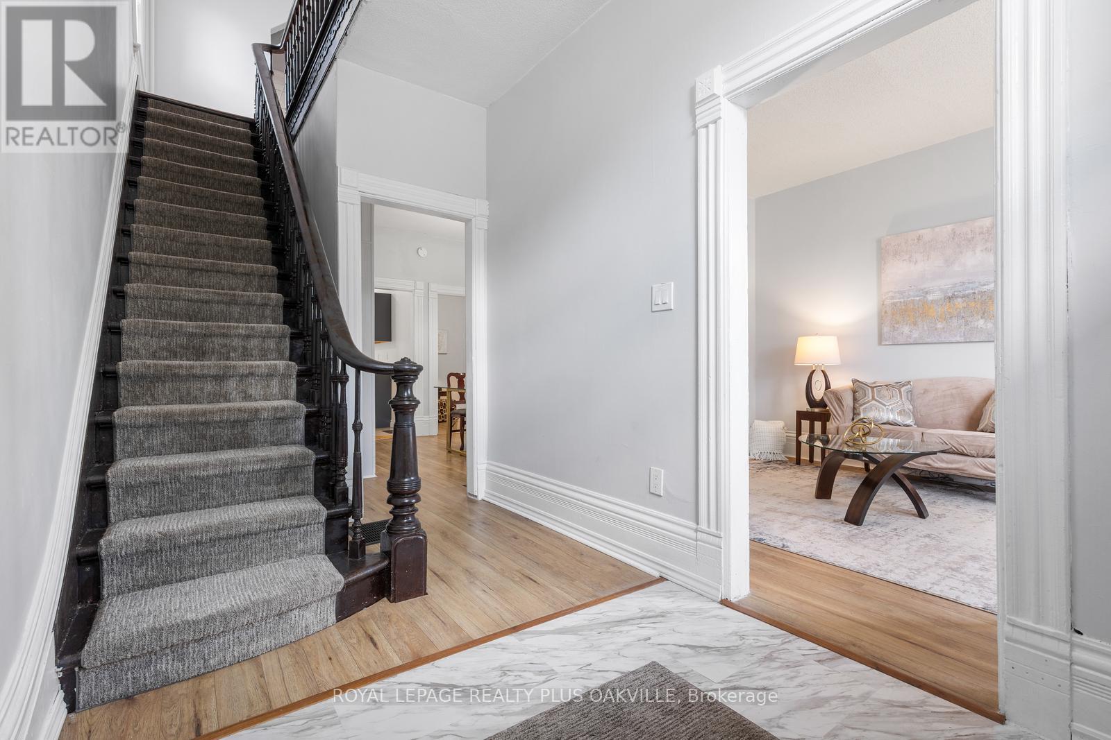 Photo 5 of 213 Darling Street, Brantford ON
