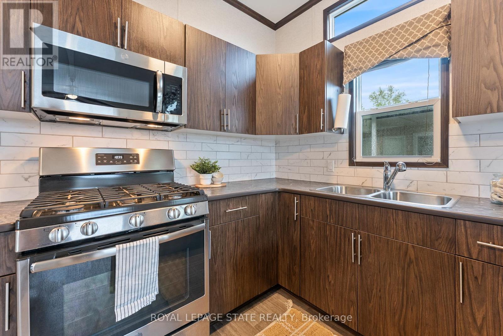 Photo 15 of 213 490 Empire Road, Port Colborne ON