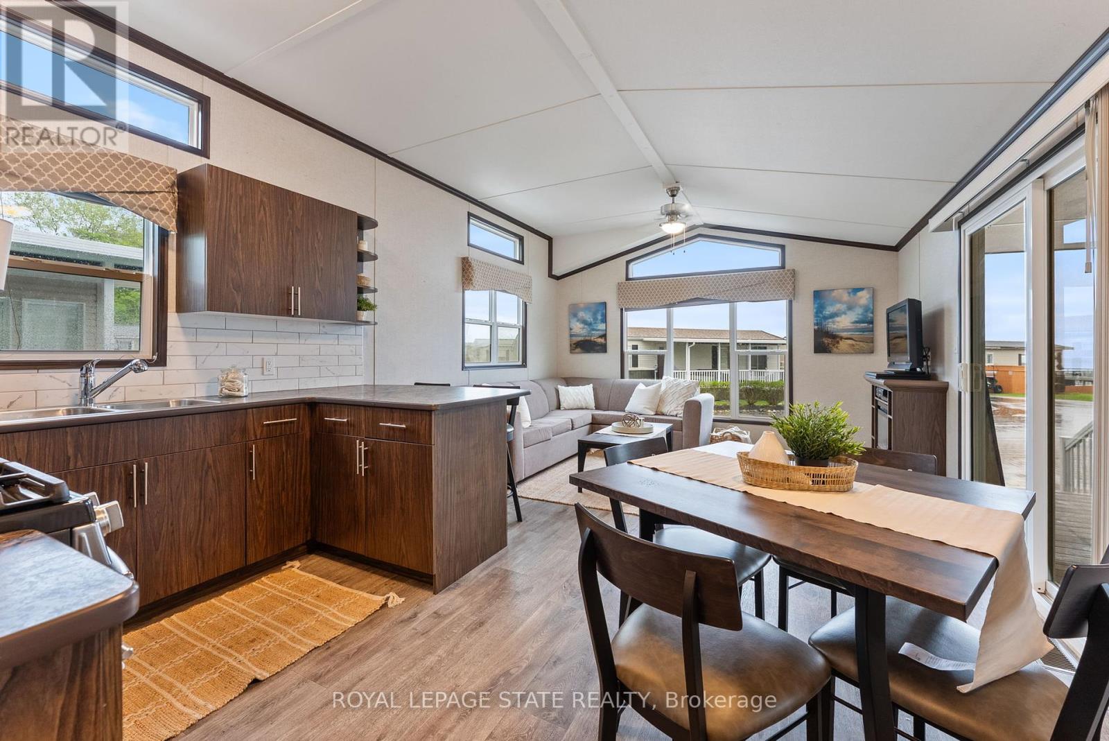 Photo 18 of 213 490 Empire Road, Port Colborne ON