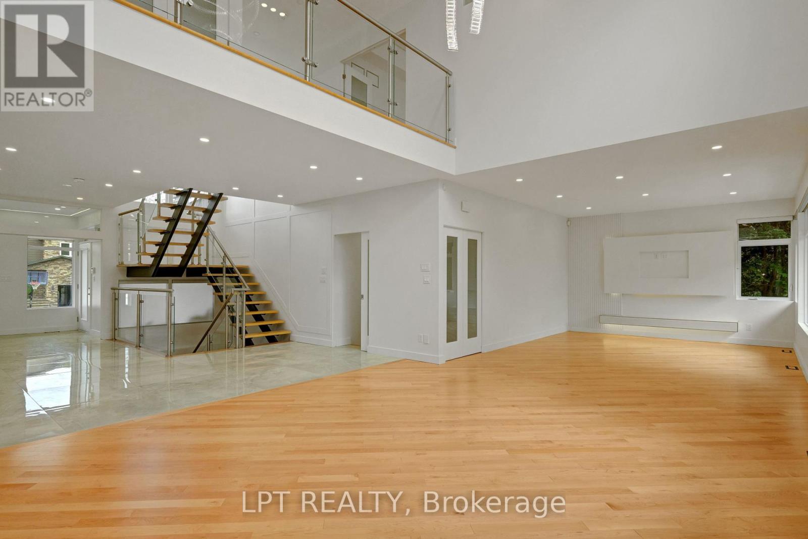 Photo 18 of 298 Crestview Road, Ottawa ON