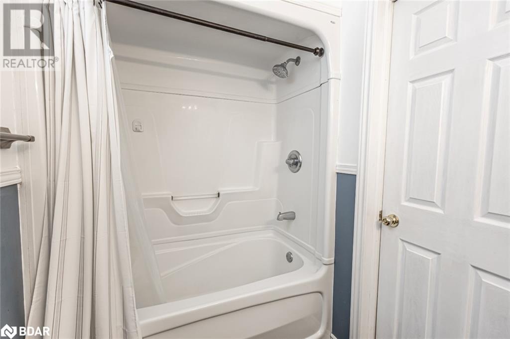 Photo 24 of 115 Lions Gate Boulevard, Barrie ON