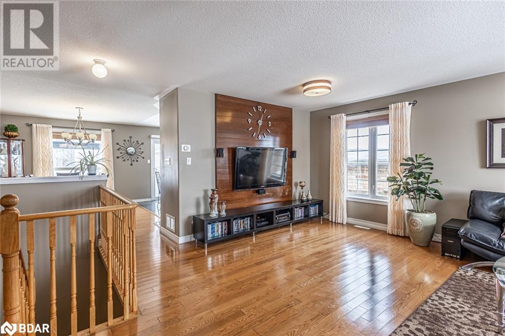 Photo 25 of 115 Lions Gate Boulevard, Barrie ON
