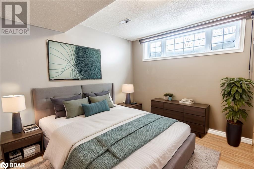 Photo 22 of 115 Lions Gate Boulevard, Barrie ON