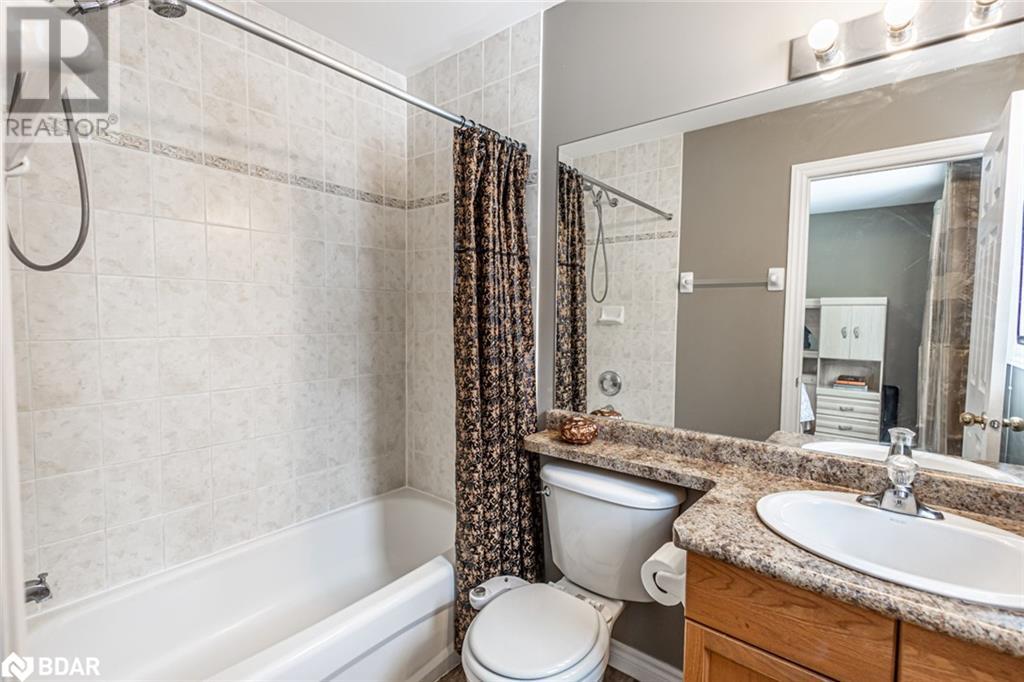 Photo 3 of 115 Lions Gate Boulevard, Barrie ON