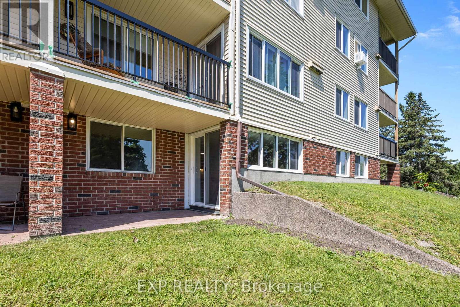 Photo 7 of 106 6470 Bilberry Drive, Ottawa ON