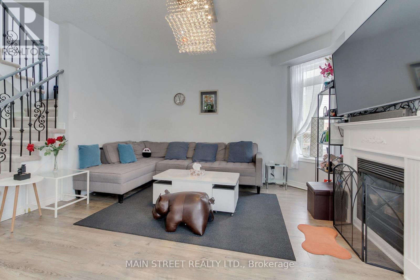 Photo 6 of 164 Glasgow Crescent, Georgina ON