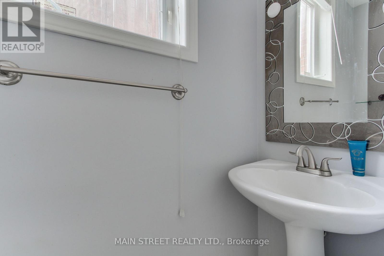 Photo 12 of 164 Glasgow Crescent, Georgina ON