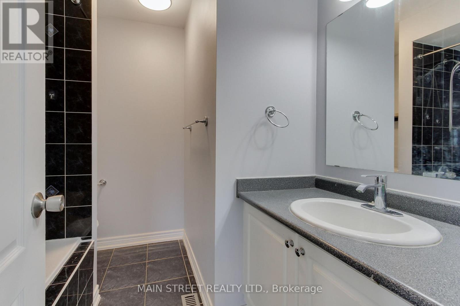 Photo 21 of 164 Glasgow Crescent, Georgina ON