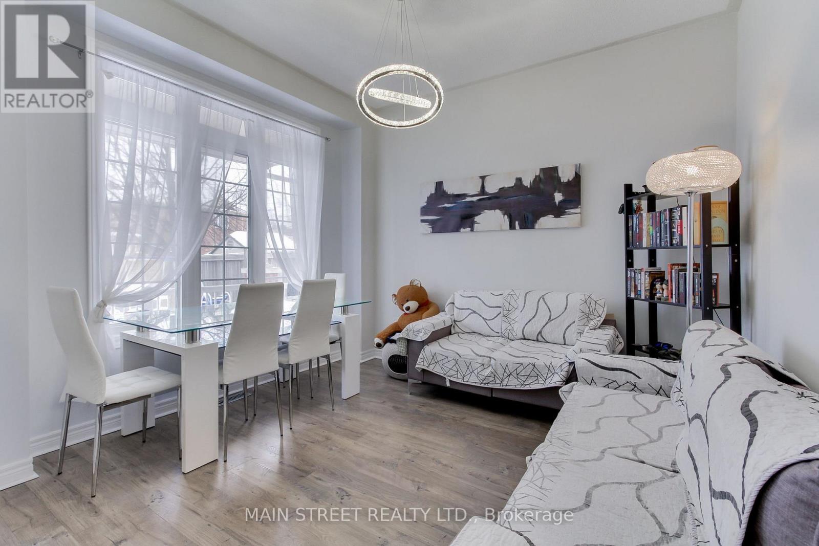Photo 15 of 164 Glasgow Crescent, Georgina ON