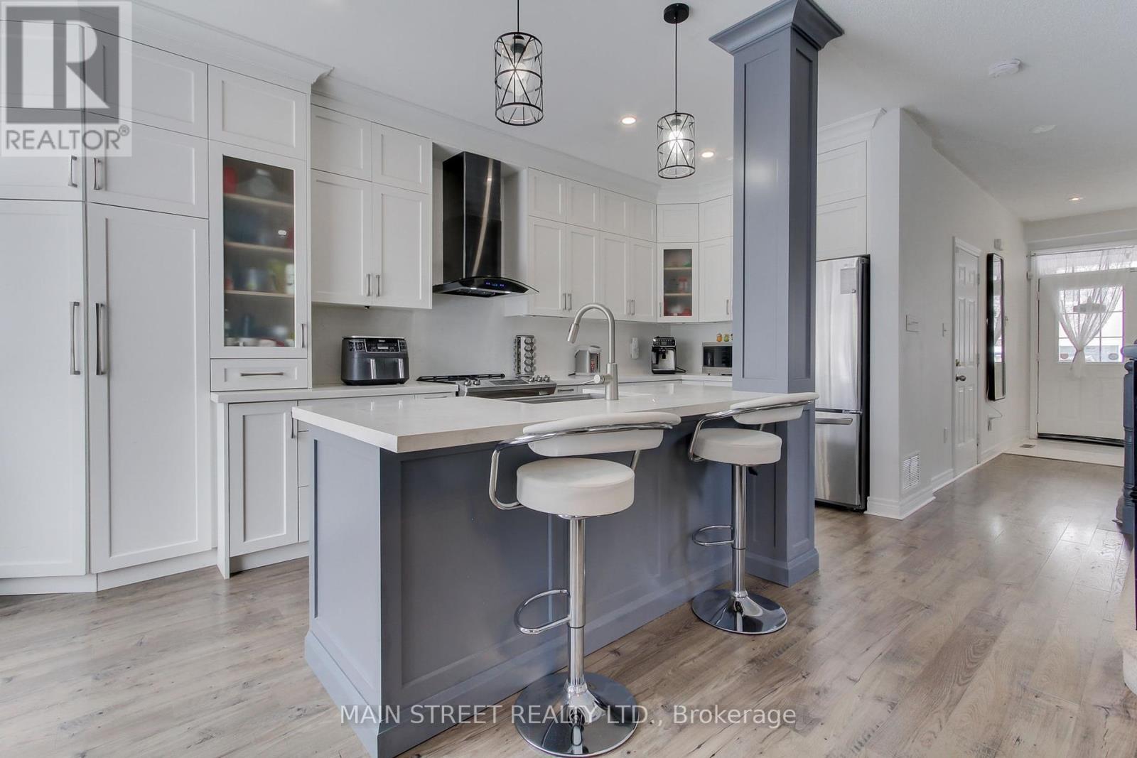 Photo 17 of 164 Glasgow Crescent, Georgina ON