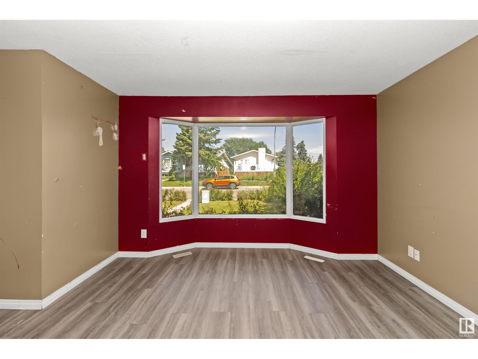 Photo 5 of 1310 54 St Nw, Edmonton AB