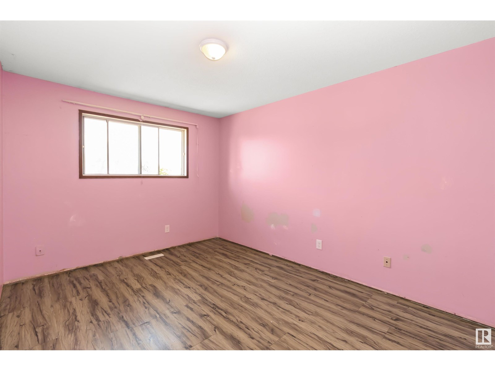Photo 18 of 1310 54 St Nw, Edmonton AB
