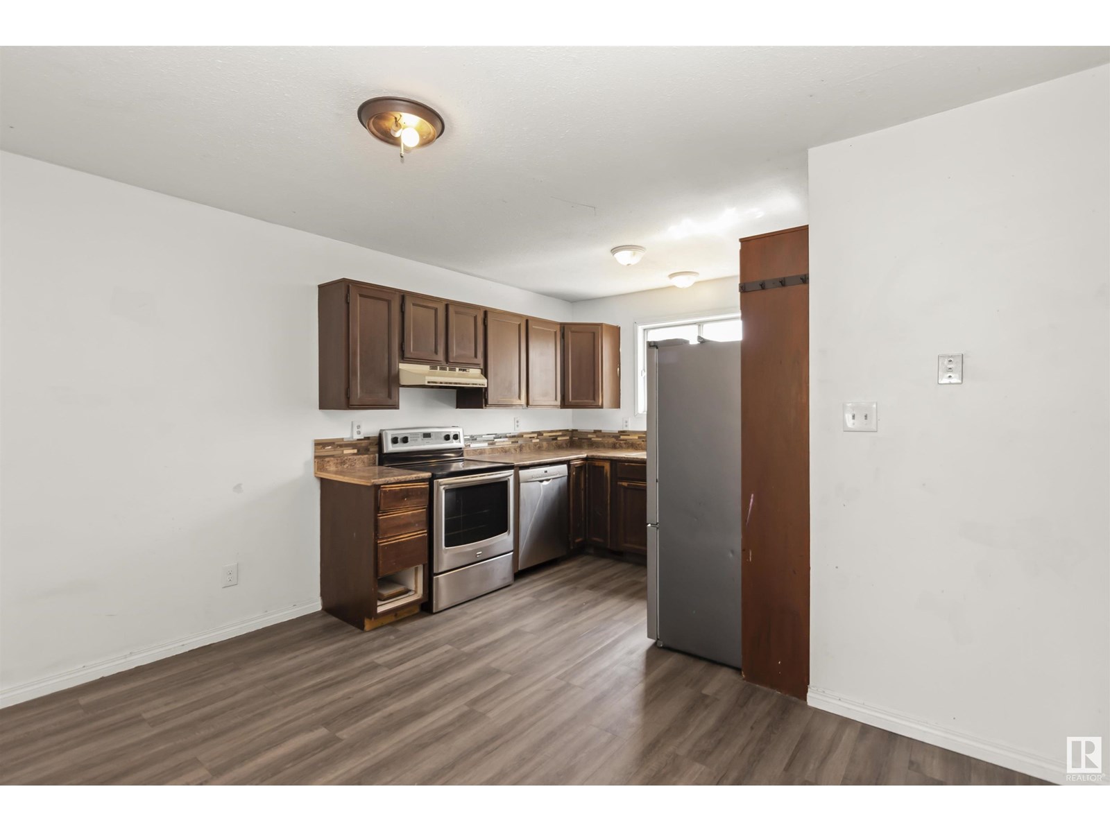 Photo 9 of 1310 54 St Nw, Edmonton AB