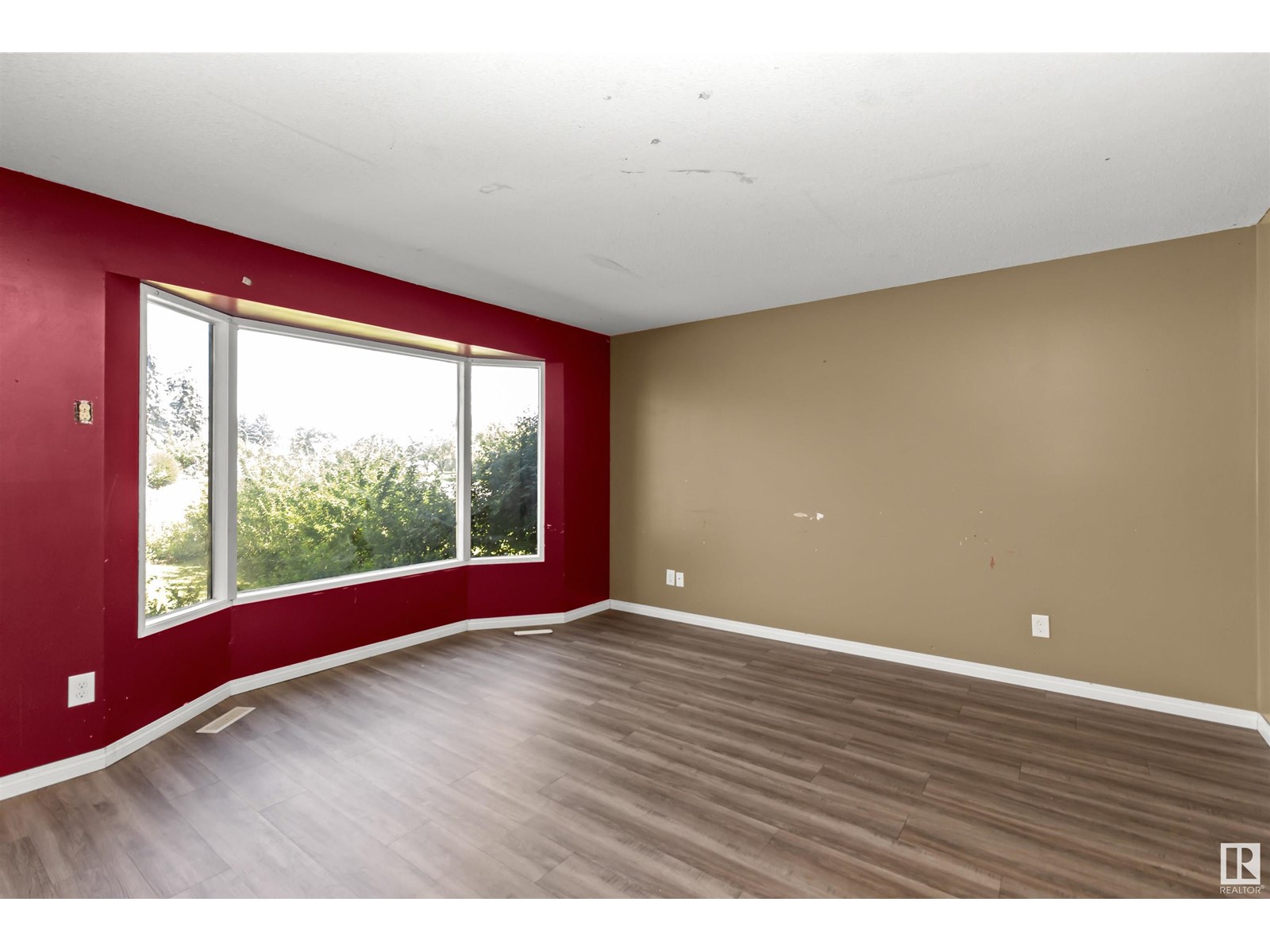 Photo 4 of 1310 54 St Nw, Edmonton AB