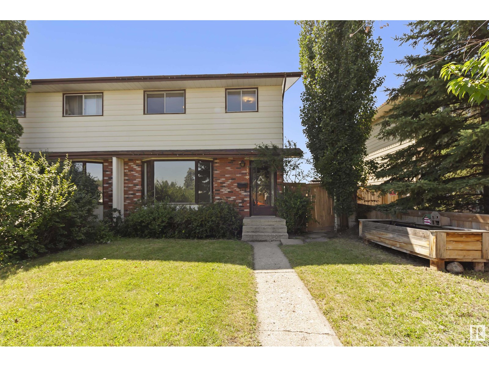 Photo 2 of 1310 54 St Nw, Edmonton AB