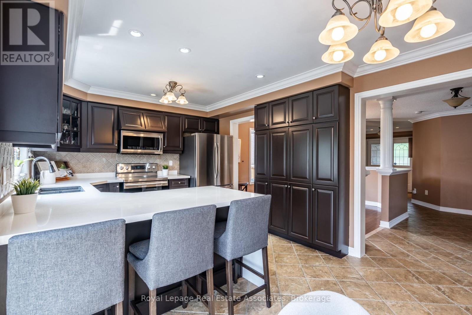 Photo 12 of 16 Sandyside Crescent, Brampton ON