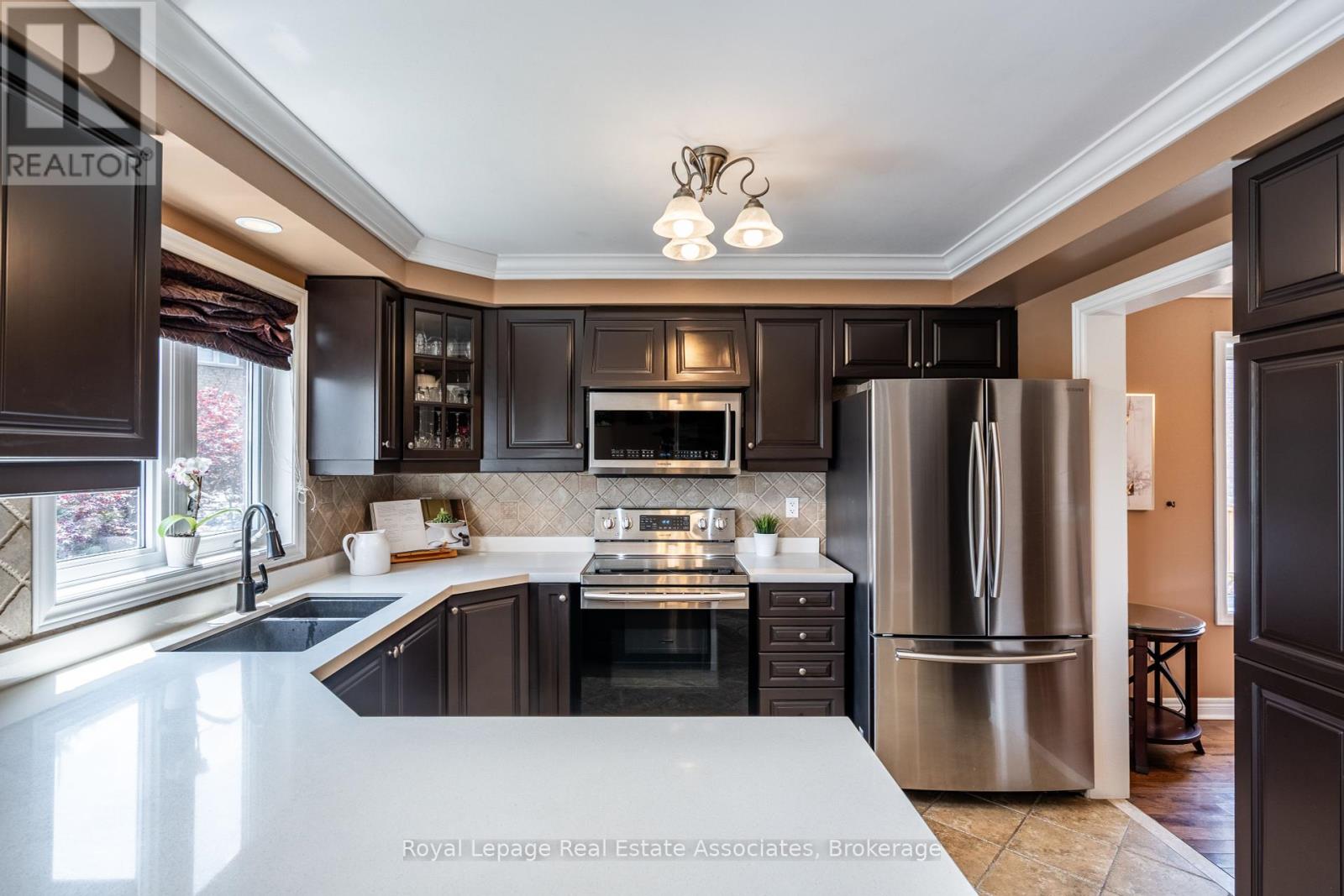 Photo 13 of 16 Sandyside Crescent, Brampton ON