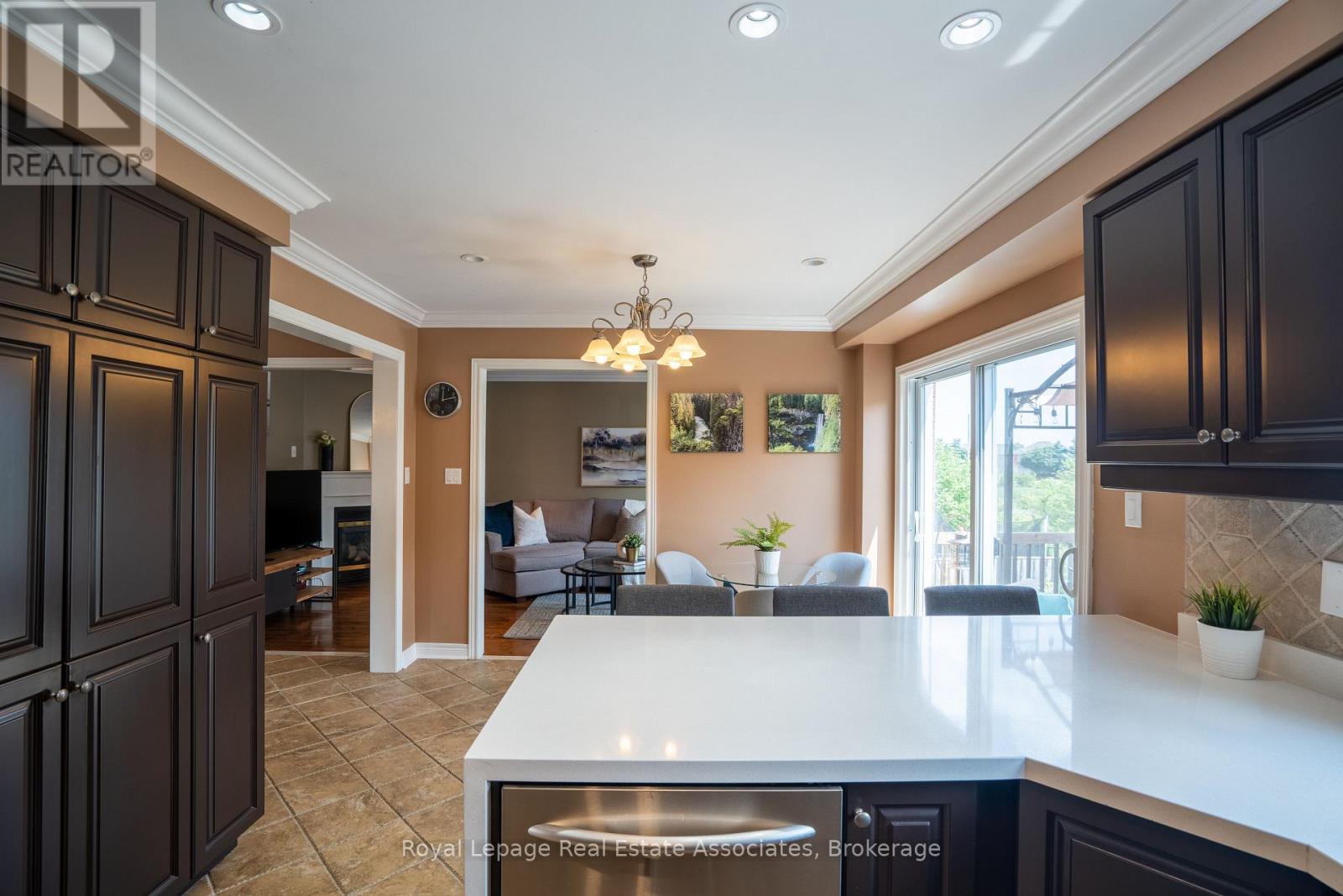 Photo 14 of 16 Sandyside Crescent, Brampton ON