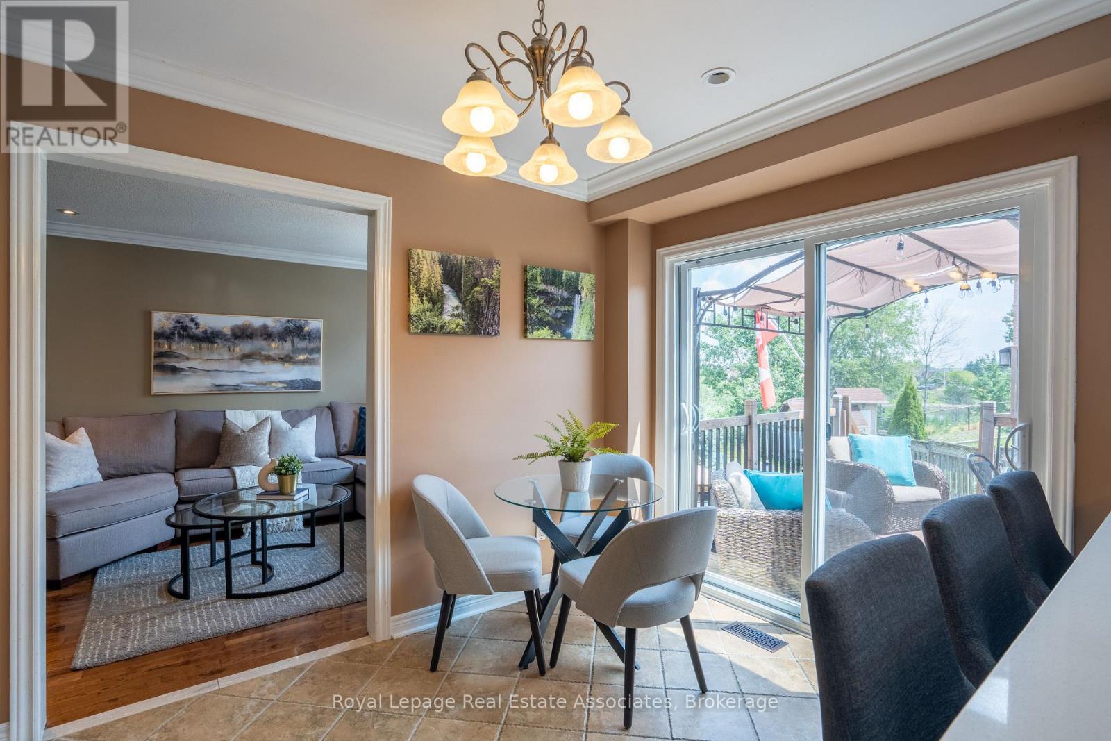 Photo 15 of 16 Sandyside Crescent, Brampton ON