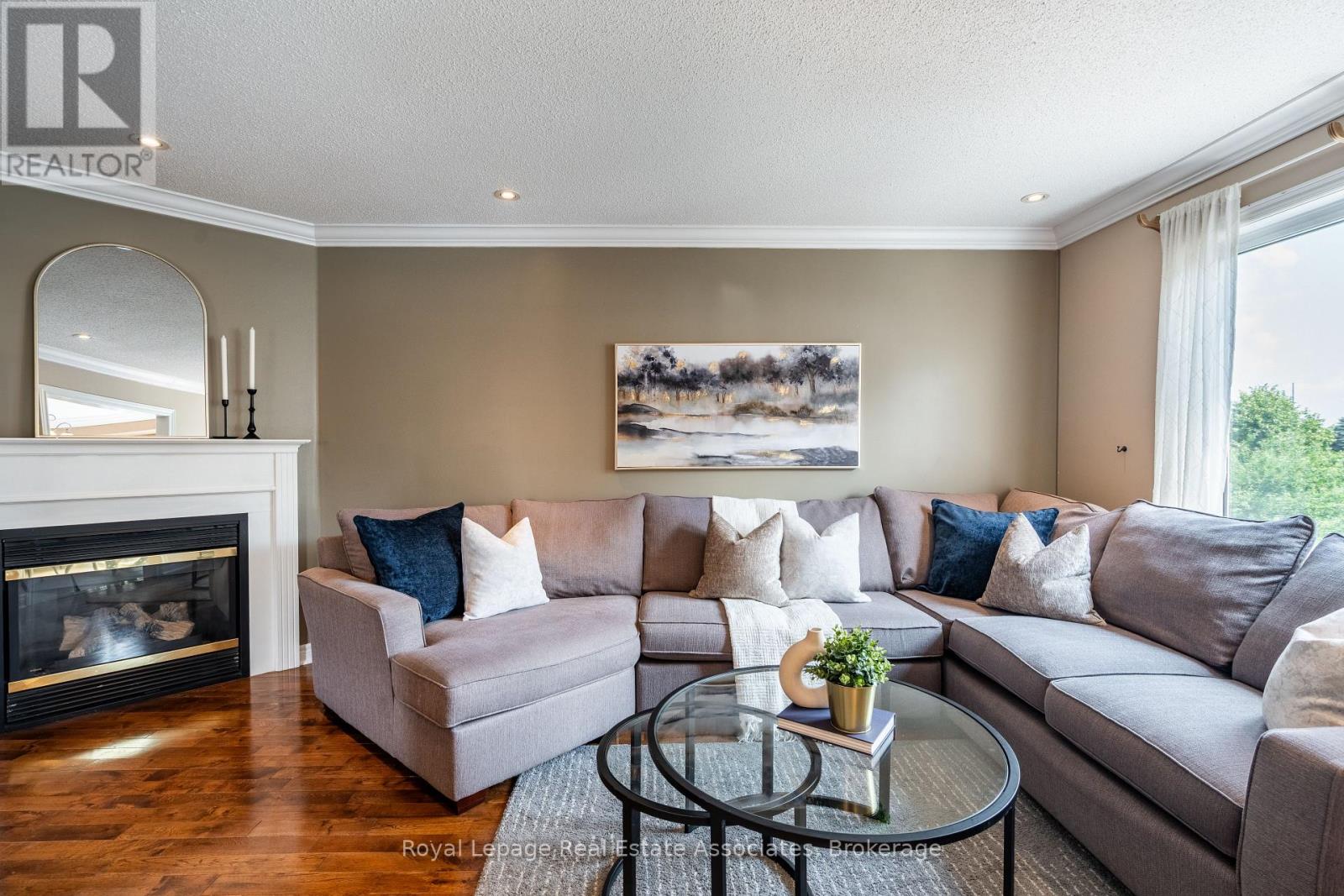 Photo 21 of 16 Sandyside Crescent, Brampton ON