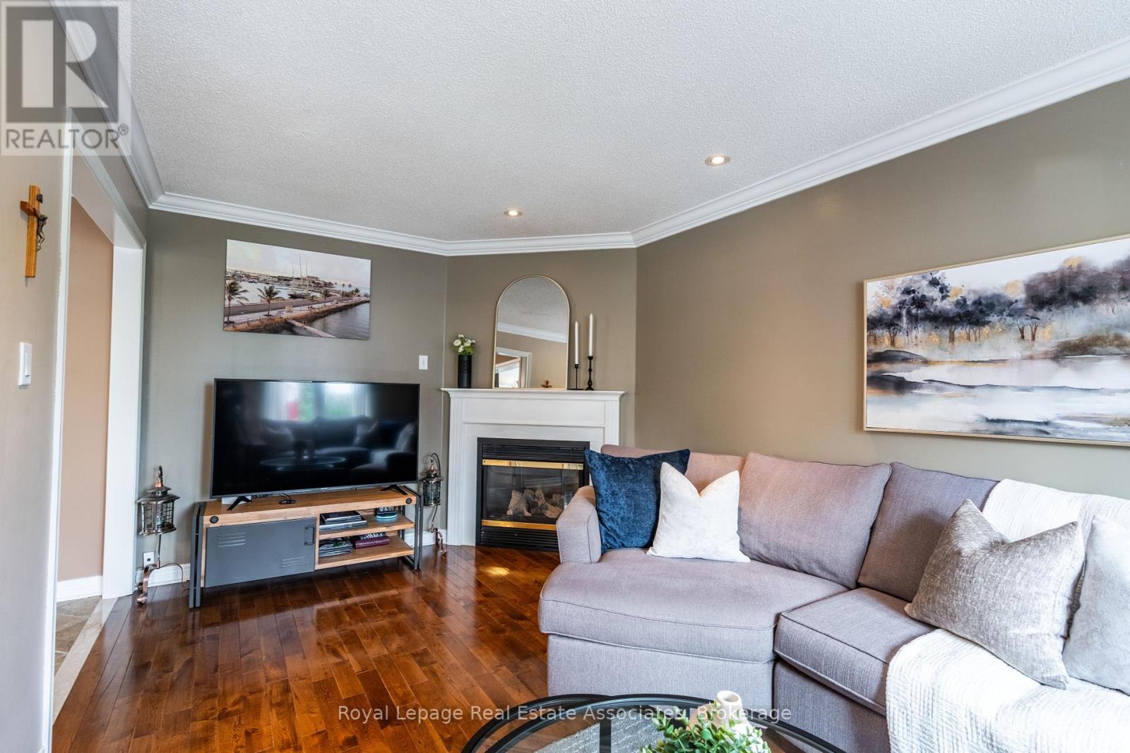 Photo 22 of 16 Sandyside Crescent, Brampton ON
