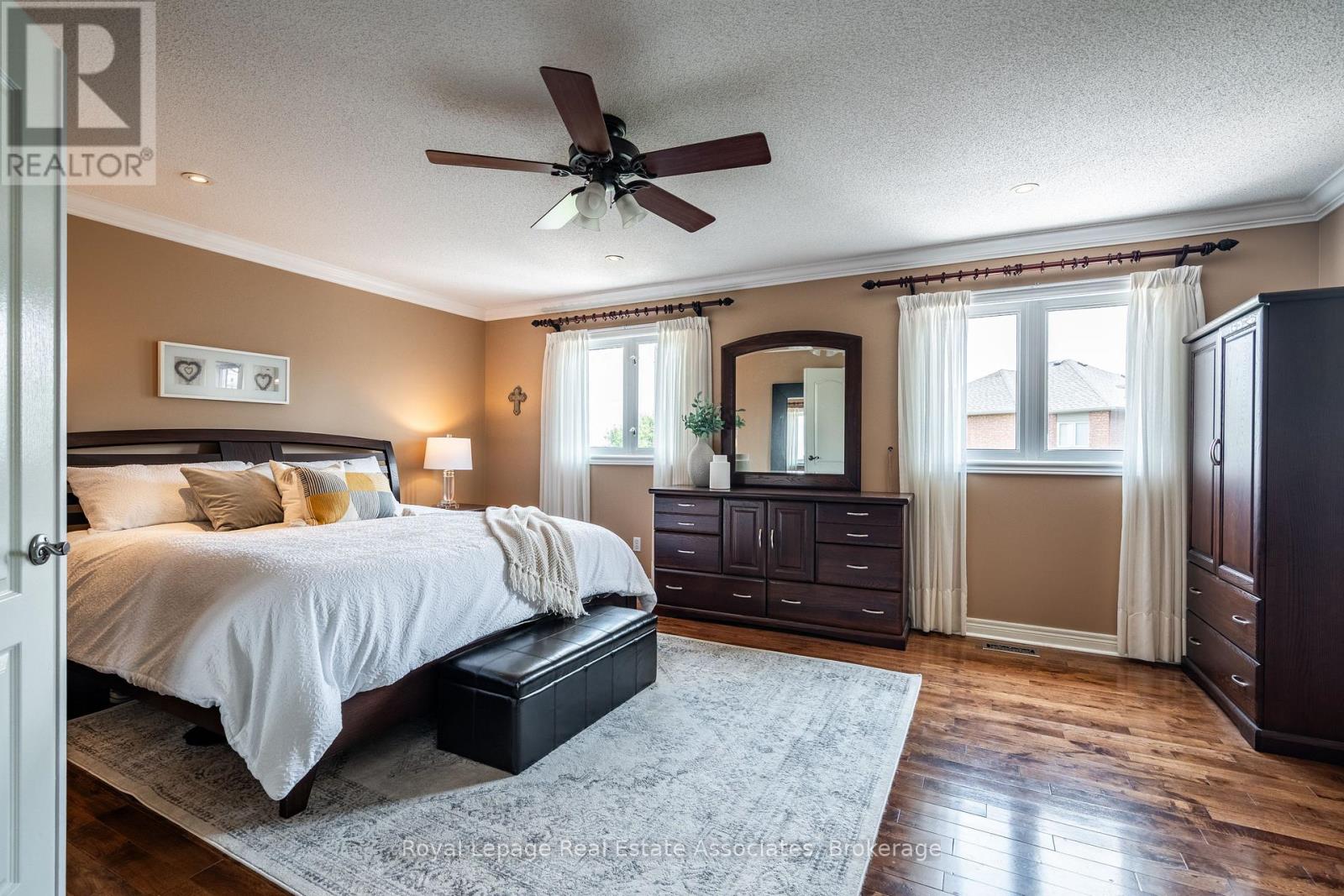 Photo 27 of 16 Sandyside Crescent, Brampton ON