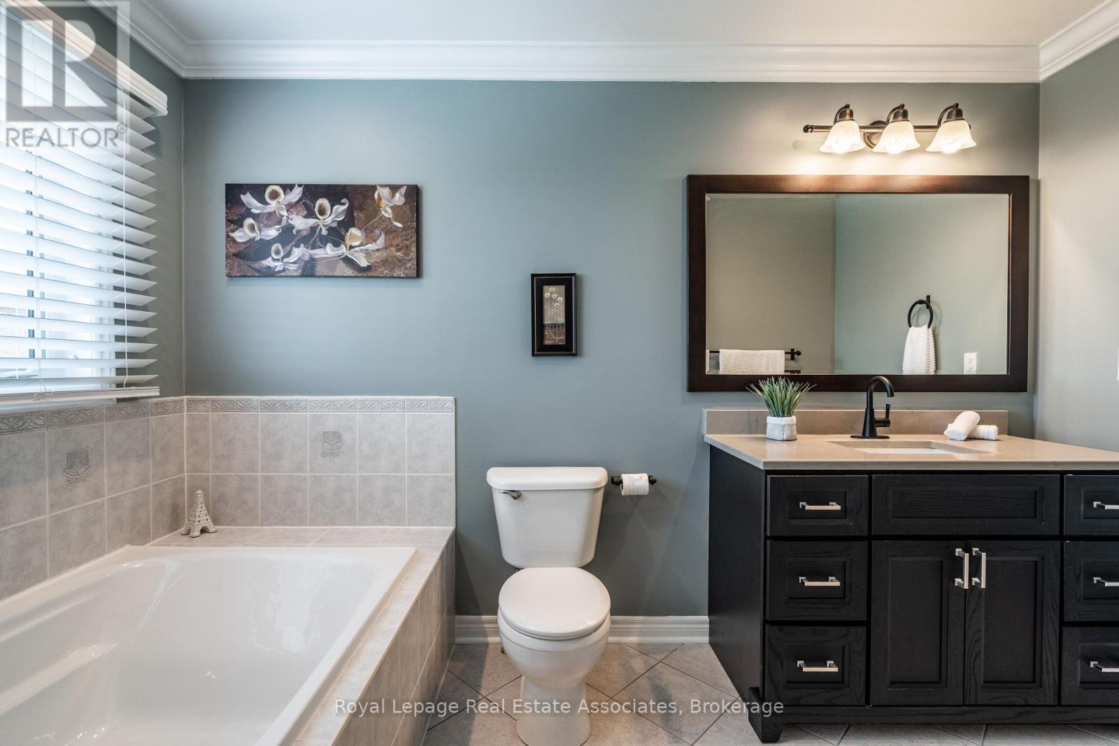Photo 29 of 16 Sandyside Crescent, Brampton ON