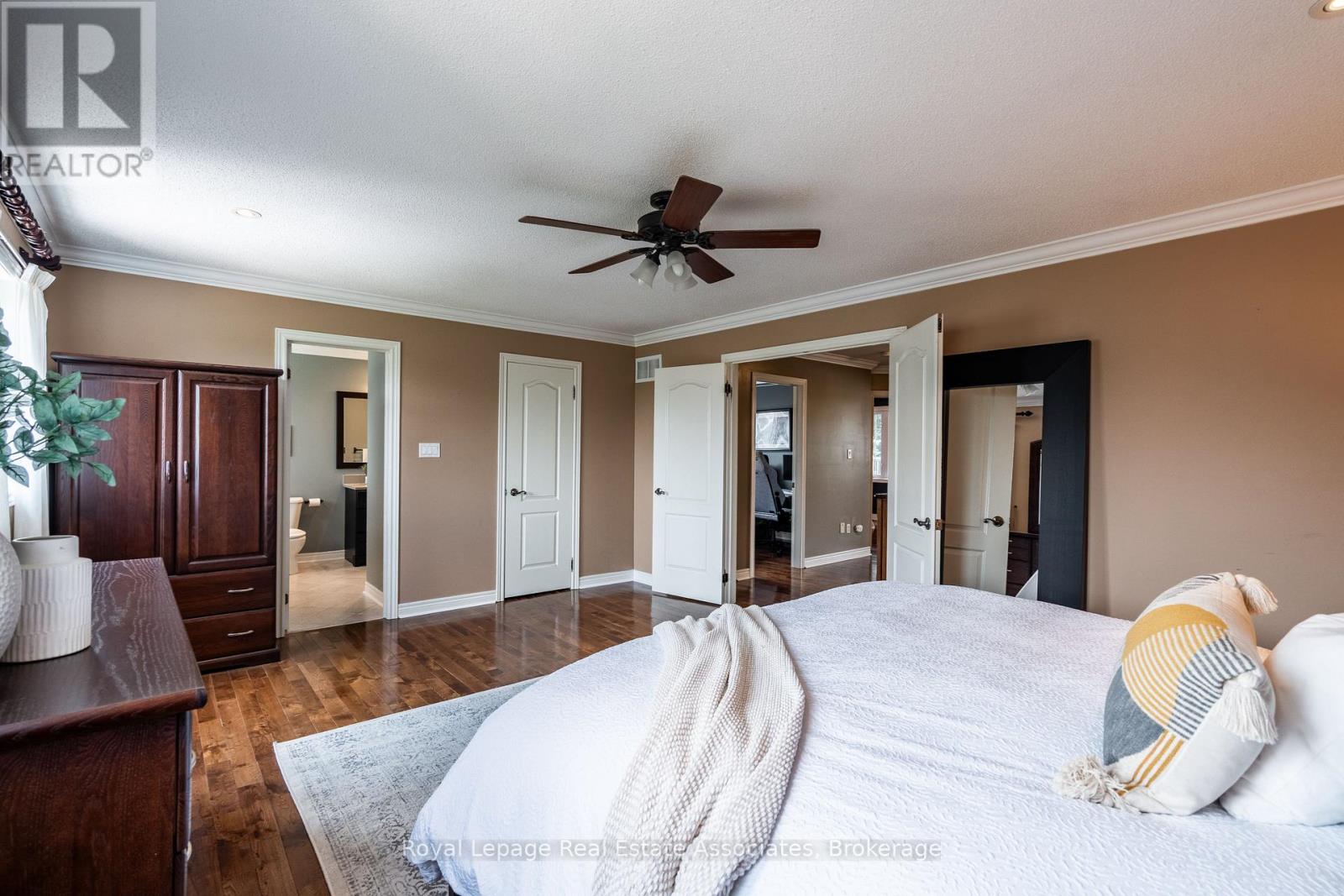 Photo 31 of 16 Sandyside Crescent, Brampton ON