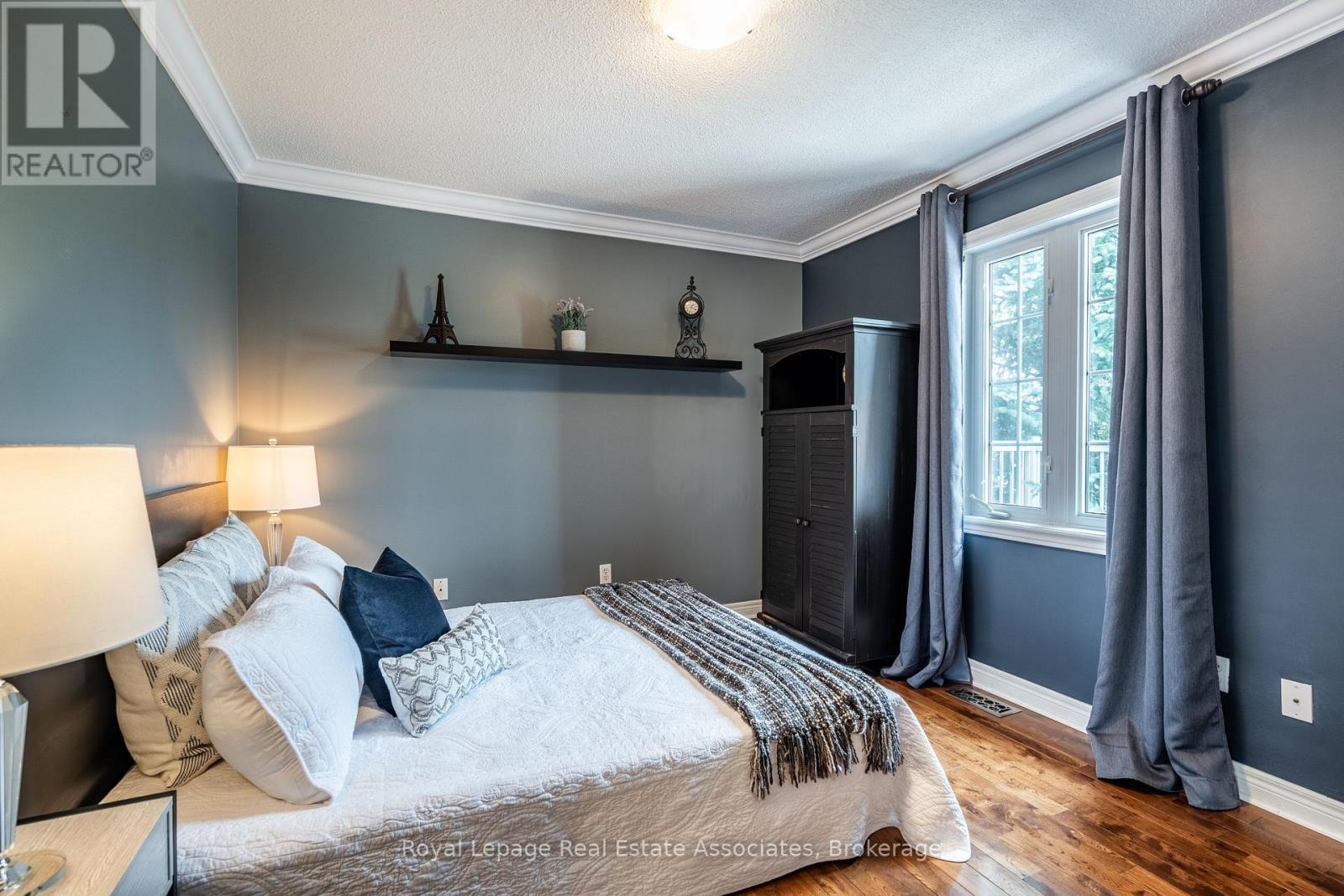 Photo 34 of 16 Sandyside Crescent, Brampton ON