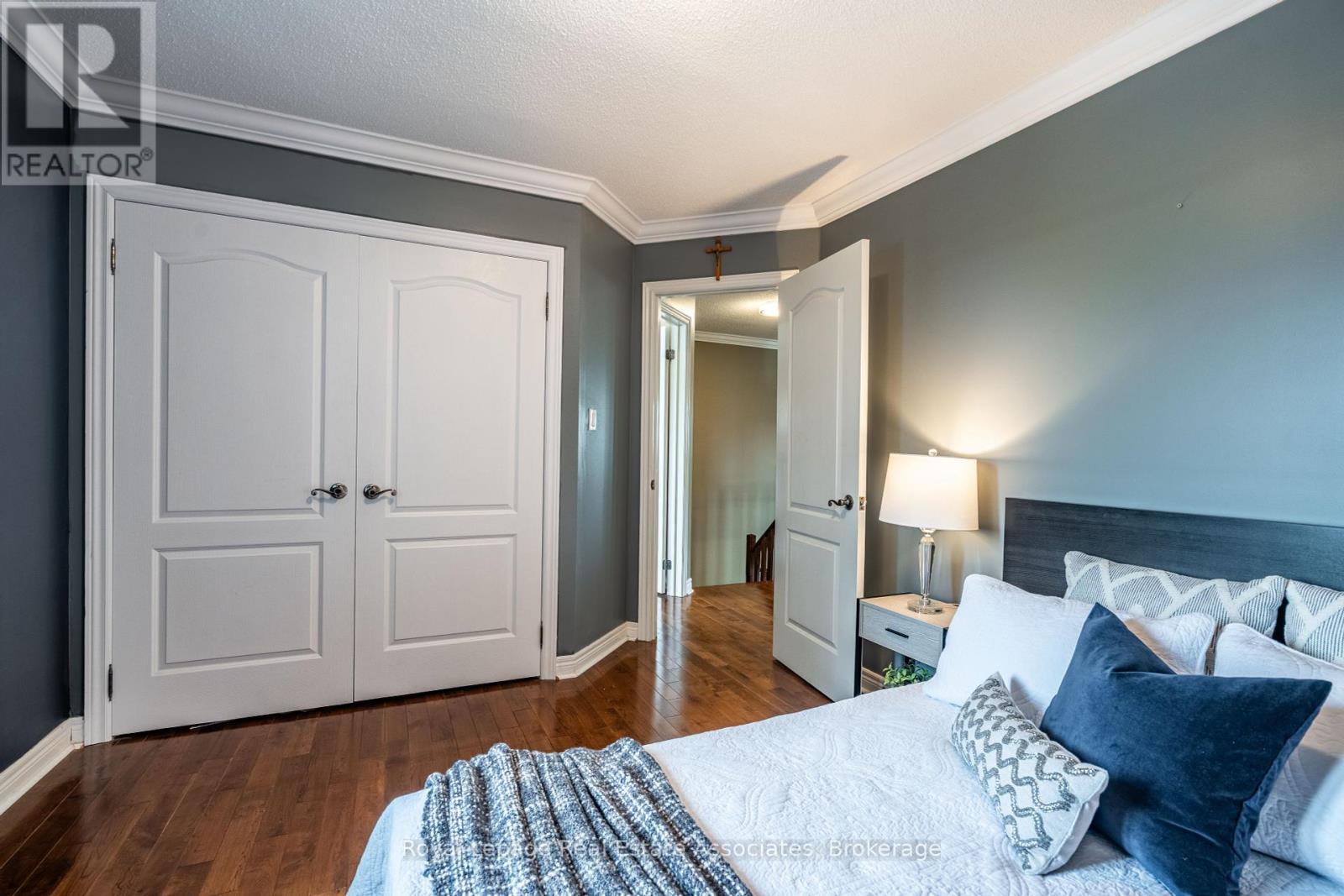 Photo 35 of 16 Sandyside Crescent, Brampton ON