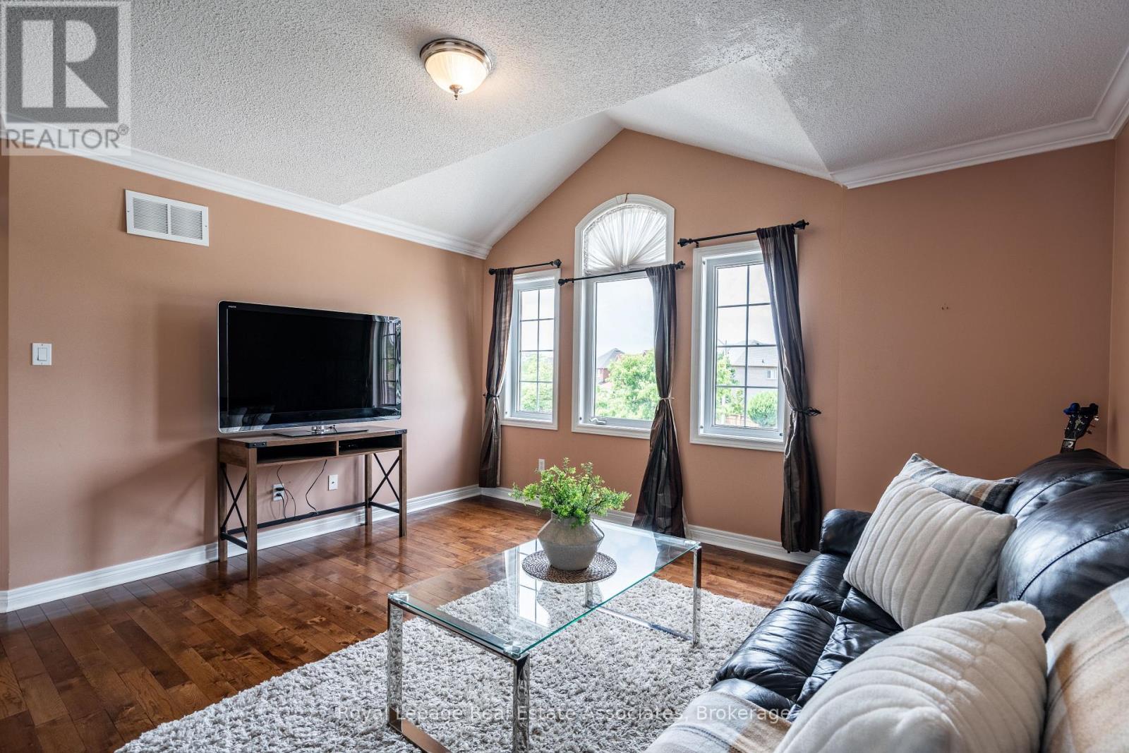Photo 36 of 16 Sandyside Crescent, Brampton ON