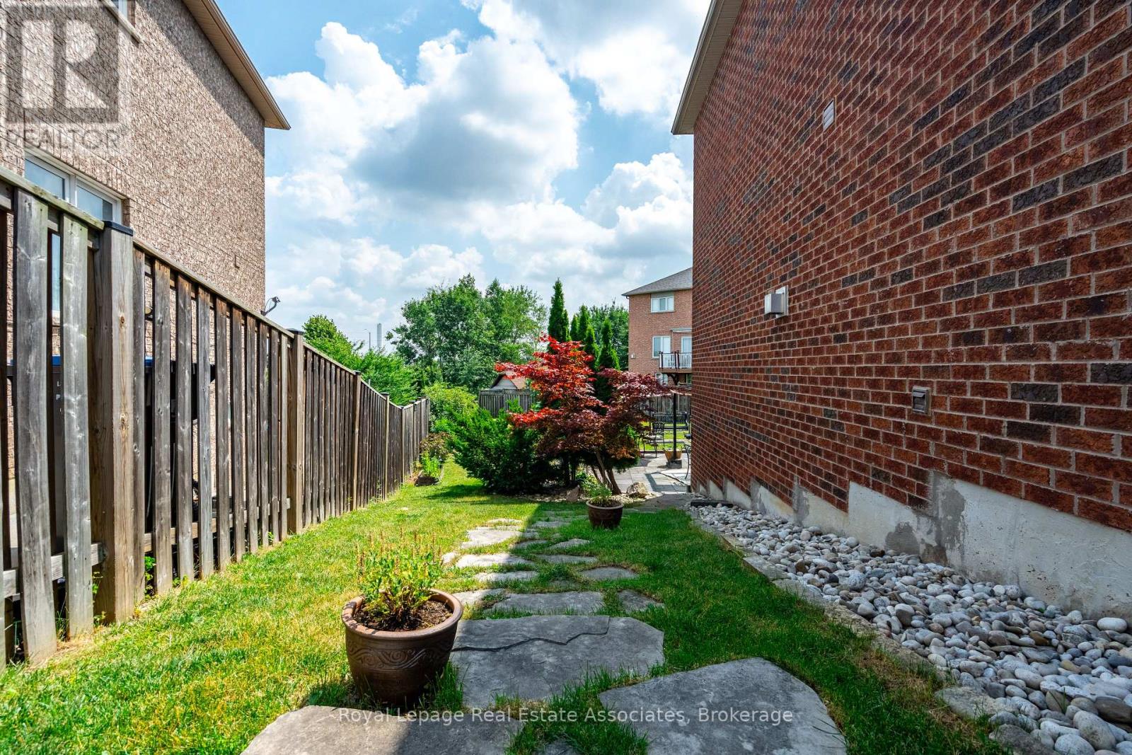 Photo 39 of 16 Sandyside Crescent, Brampton ON