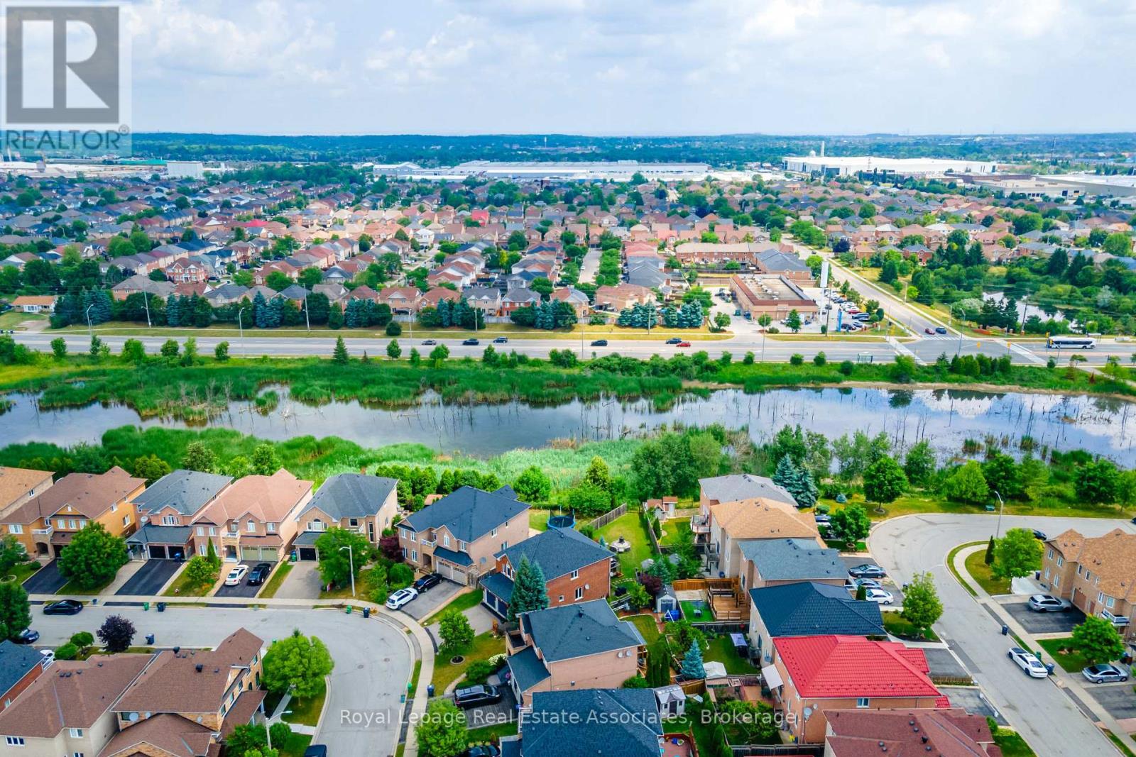 Photo 47 of 16 Sandyside Crescent, Brampton ON