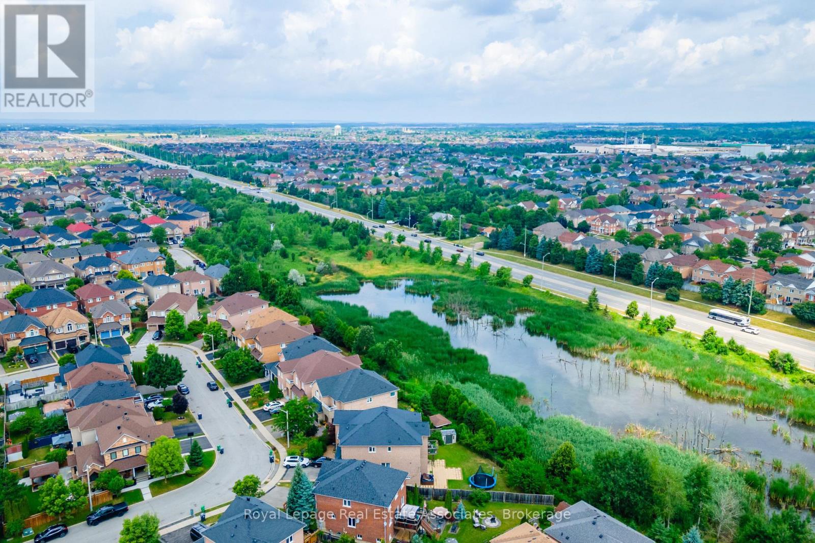 Photo 49 of 16 Sandyside Crescent, Brampton ON