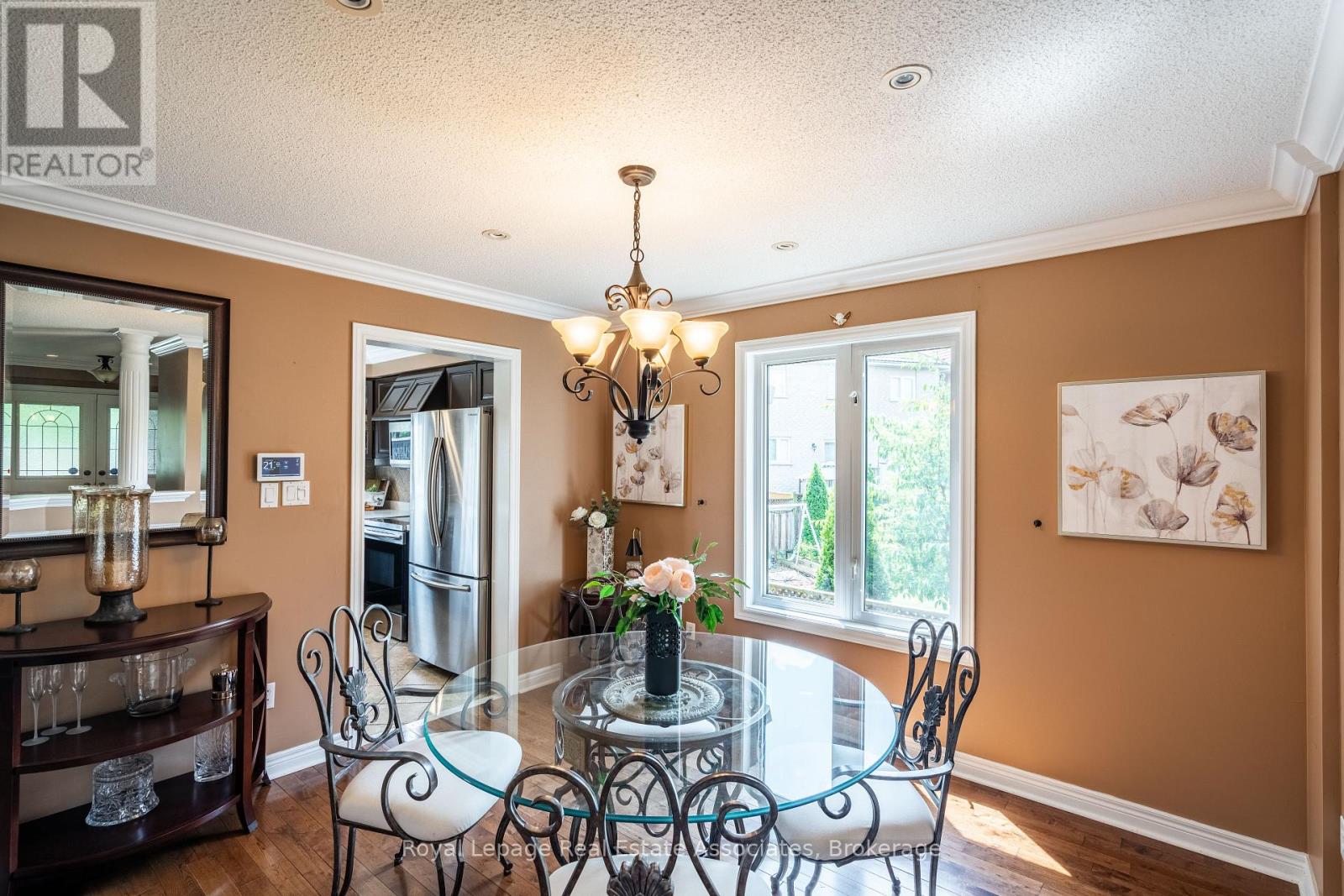 Photo 7 of 16 Sandyside Crescent, Brampton ON