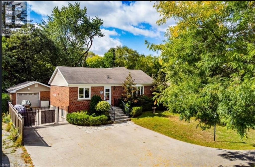 Photo 1 of 550 Fourth Line, Oakville ON