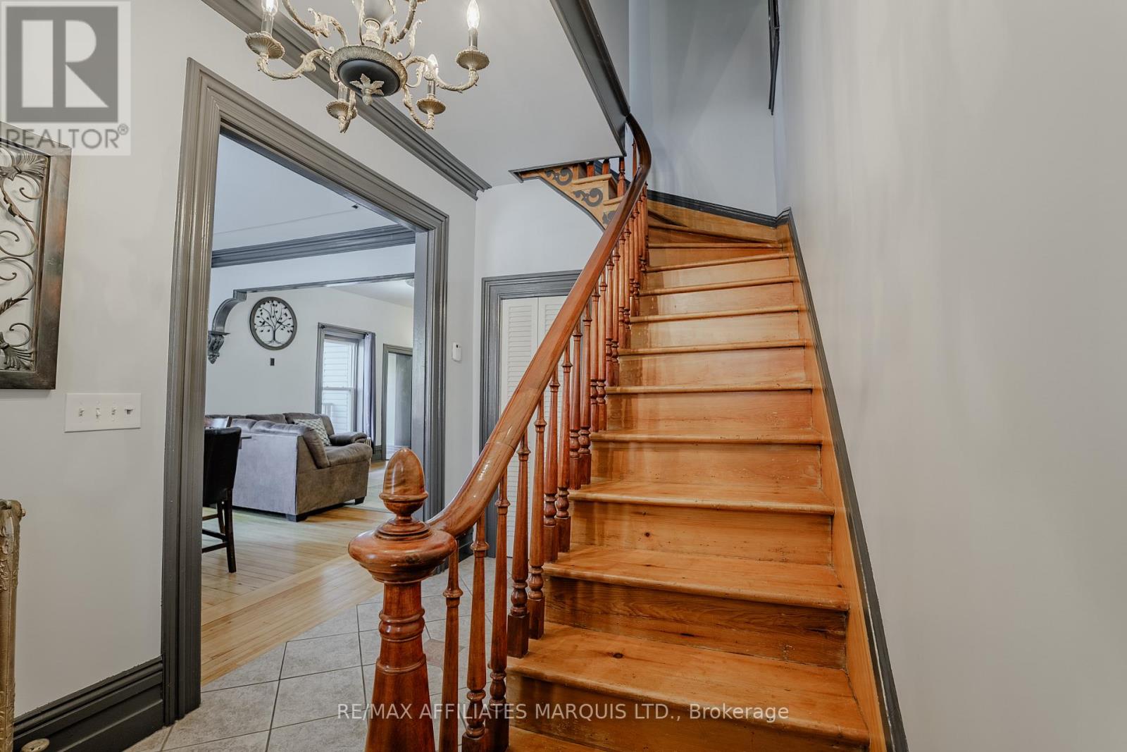 Photo 4 of 345 Sydney Street, Cornwall ON