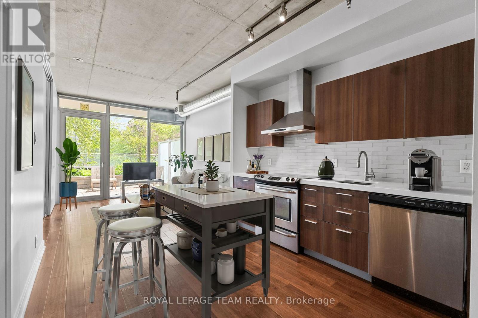 Bright & Open Concept 1 + Den